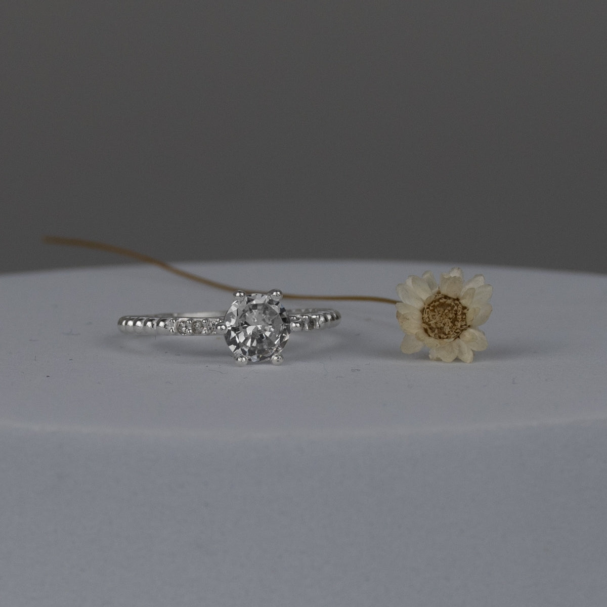 Anel de Prata 925 Zircônias Texturizado - Joias Prata Viva