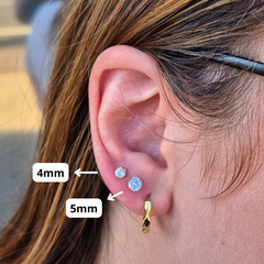 Brinco de Titânio Dourado Antialérgico com Zircônia (par)